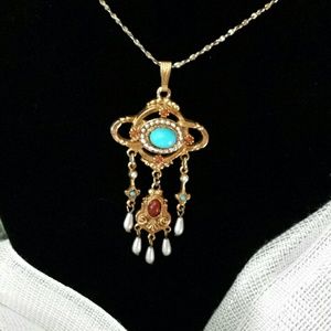 Vintage Beautiful necklace.